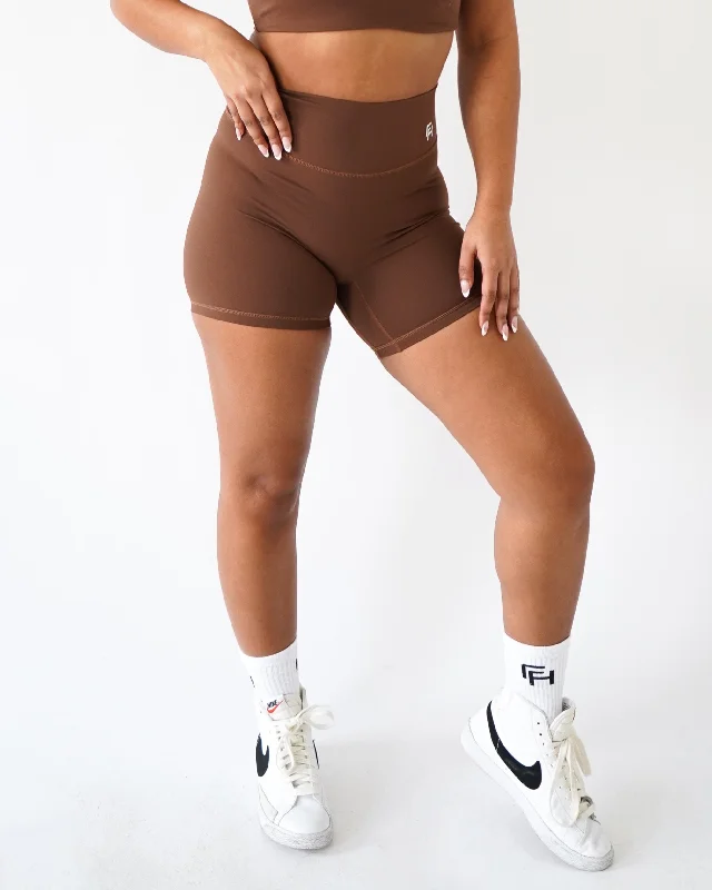 Chic Relaxation Performance Biker Shorts 6” - Clay
